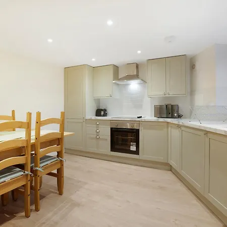 New! 3br In Salvin * 앨스턴