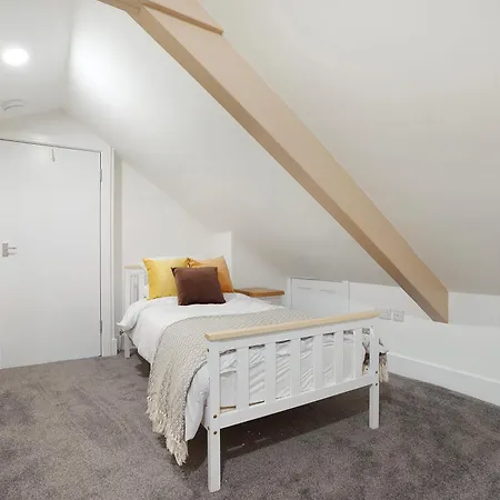 New! 3br In Salvin 앨스턴